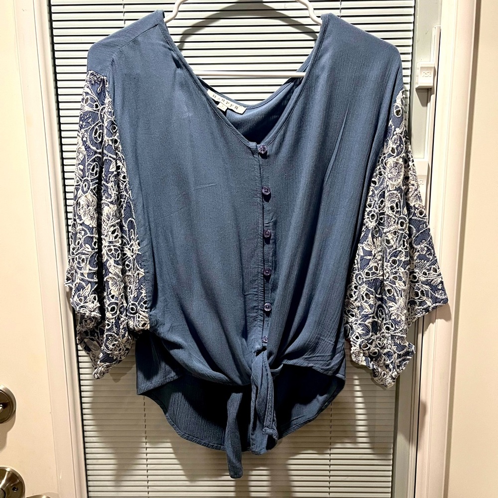 Blue/white tie up top